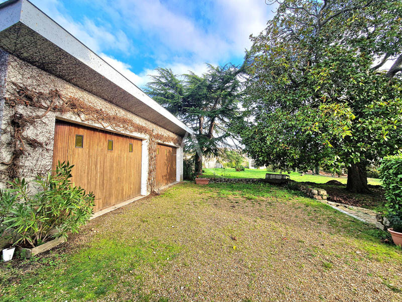 Maison - 307 m² - 10 pièces