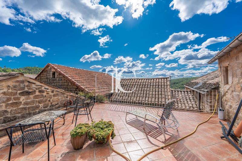 Maison - 350 m² - 11 pièces