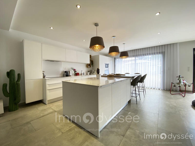 Maison - 191 m² - 6 pièces