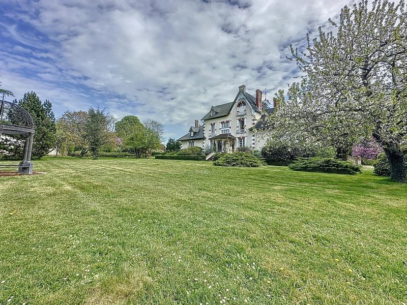 Propriété - 481 m² - 12 pièces