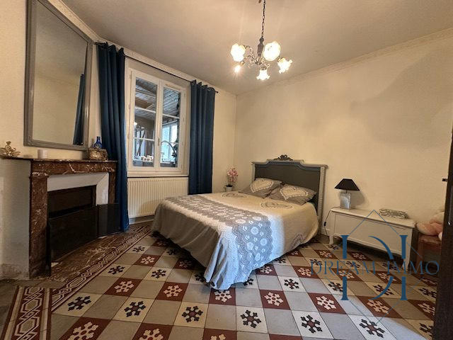 Maison - 216 m² - 7 pièces