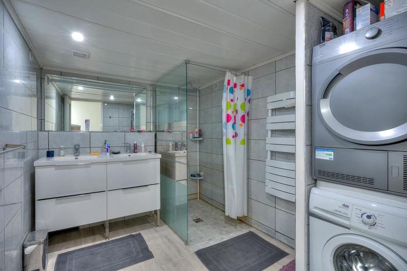 Maison - 285 m² - 10 pièces