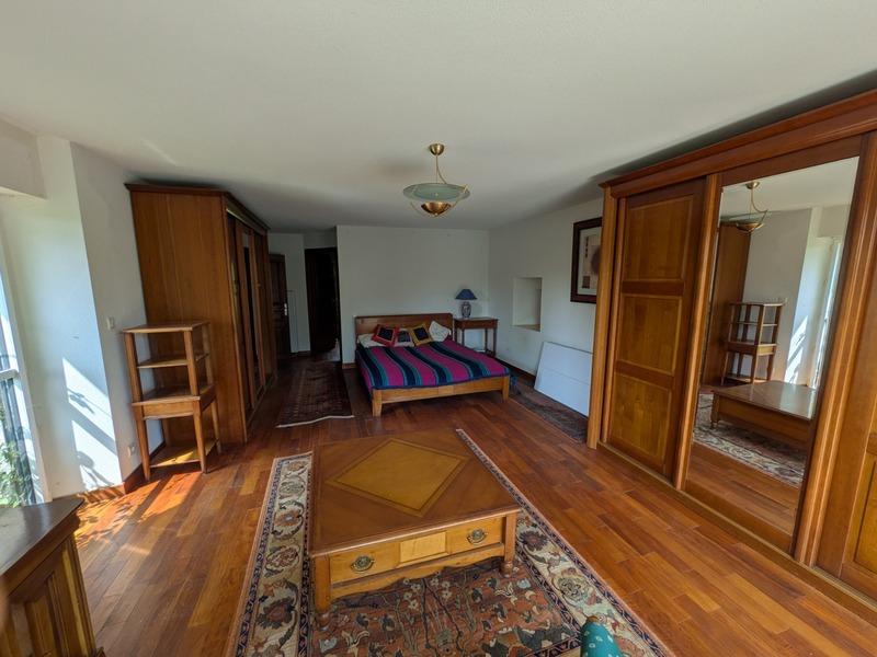 Propriété - 230 m² - 10 pièces