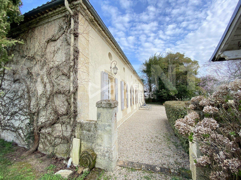 Maison ancienne - 250 m² - 9 pièces