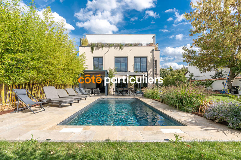 Maison - 235 m² - 8 pièces