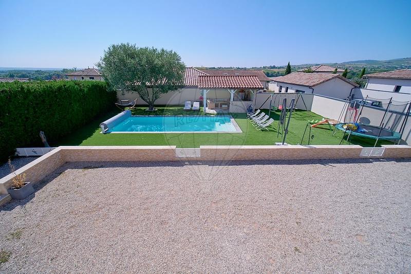 Maison - 180 m² - 6 pièces