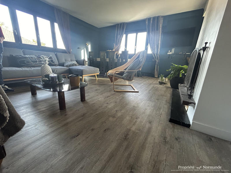 Maison - 280 m² - 8 pièces