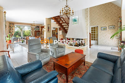 Maison - 203 m² - 6 pièces