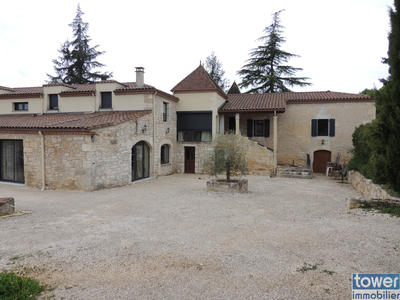 Maison - 250 m² - 7 pièces