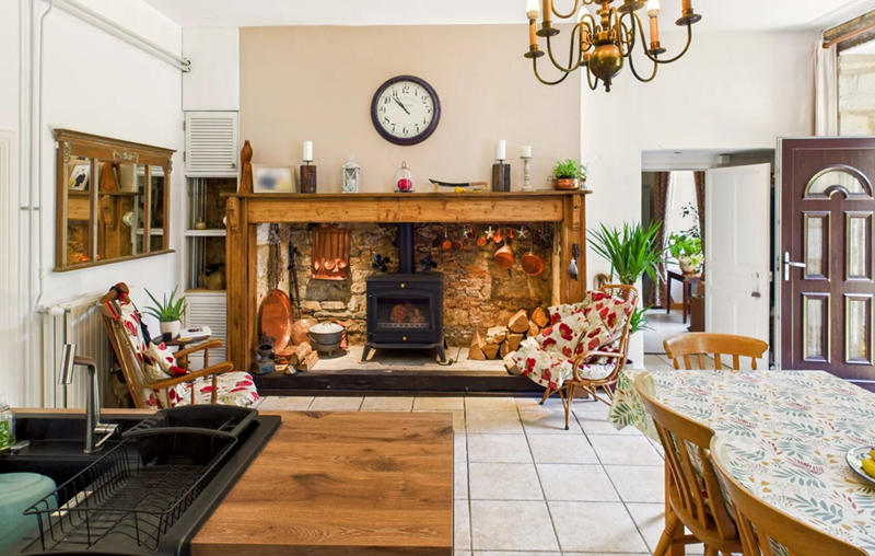 Demeure - 348 m² - 9 pièces