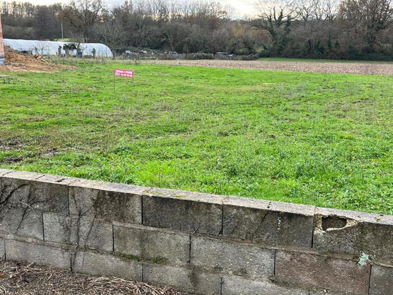 Terrain constructible - 1 080 m²