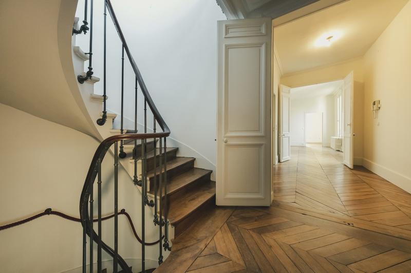 Maison - 876 m² - 20 pièces