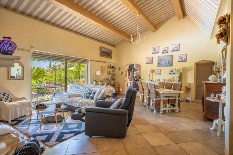 Mas - 240 m² - 6 pièces