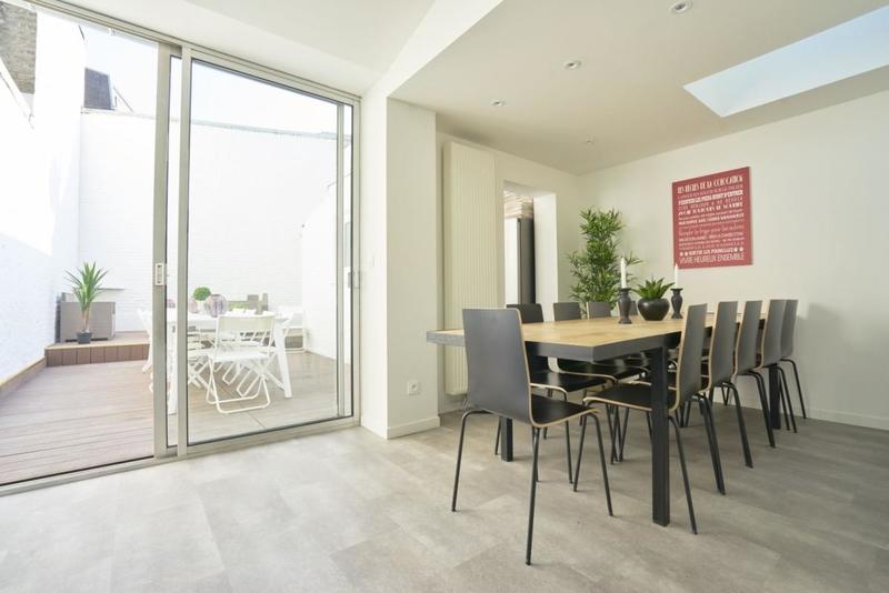 Demeure - 226 m² - 12 pièces