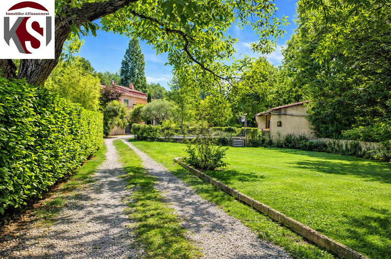 Maison - 240 m² - 8 pièces