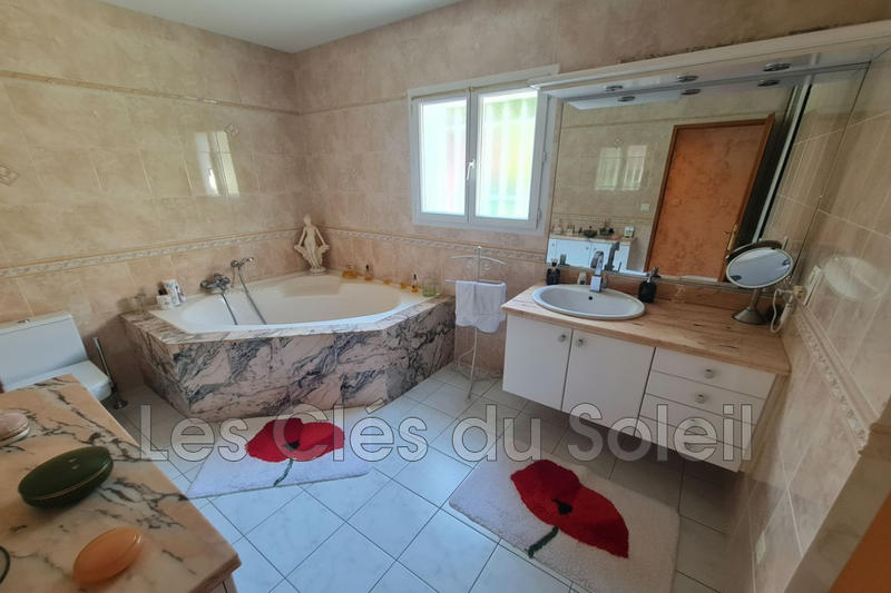 Villa - 198 m² - 6 pièces