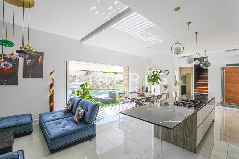 Maison - 280 m² - 4 pièces