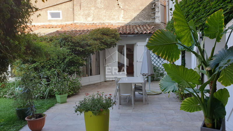 Maison - 370 m² - 8 pièces