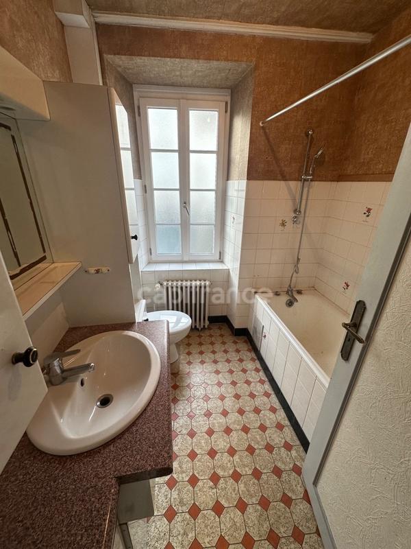 Local commercial - 122 m² - 6 pièces