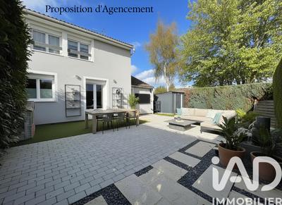 Maison - 98 m² - 5 pièces