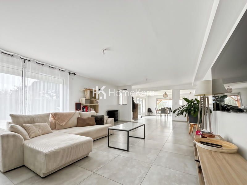 Maison - 211 m² - 6 pièces