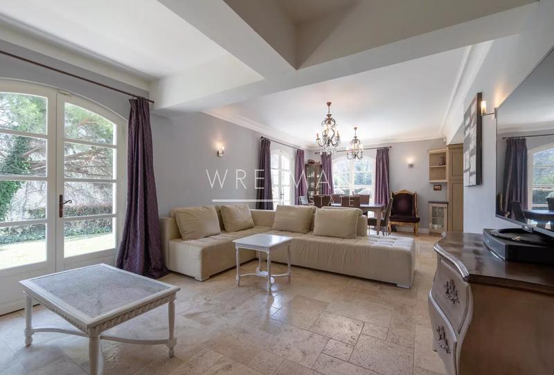 Maison - 280 m² - 7 pièces