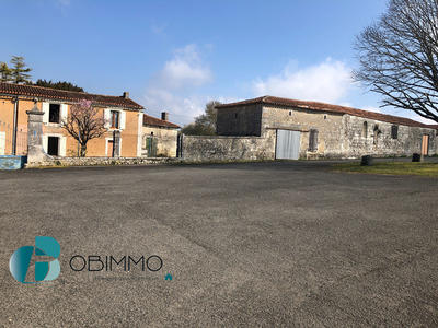 Maison - 284 m² - 10 pièces