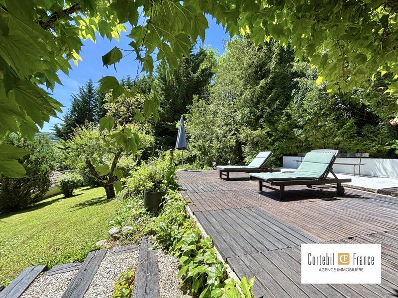 Villa - 251 m² - 8 pièces