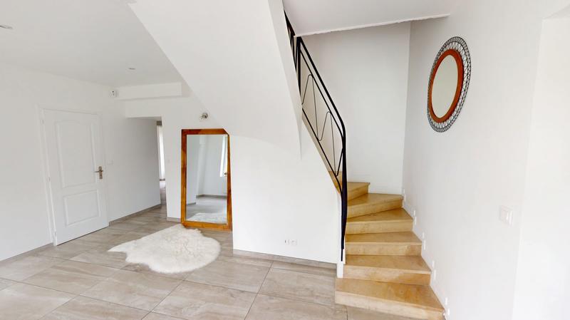 Maison - 345 m² - 12 pièces