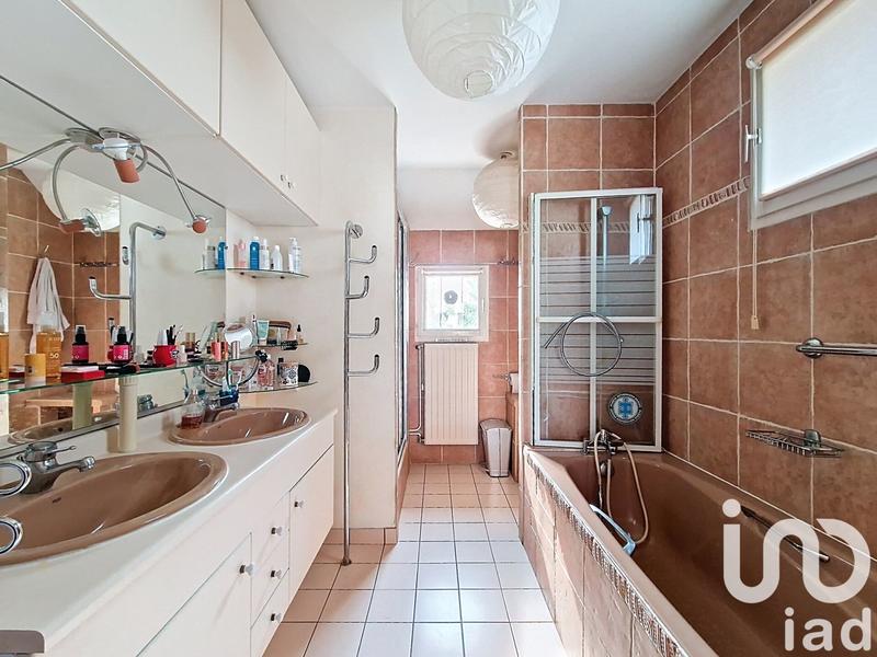 Maison - 203 m² - 8 pièces