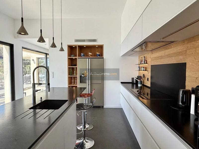 Maison - 202 m² - 7 pièces