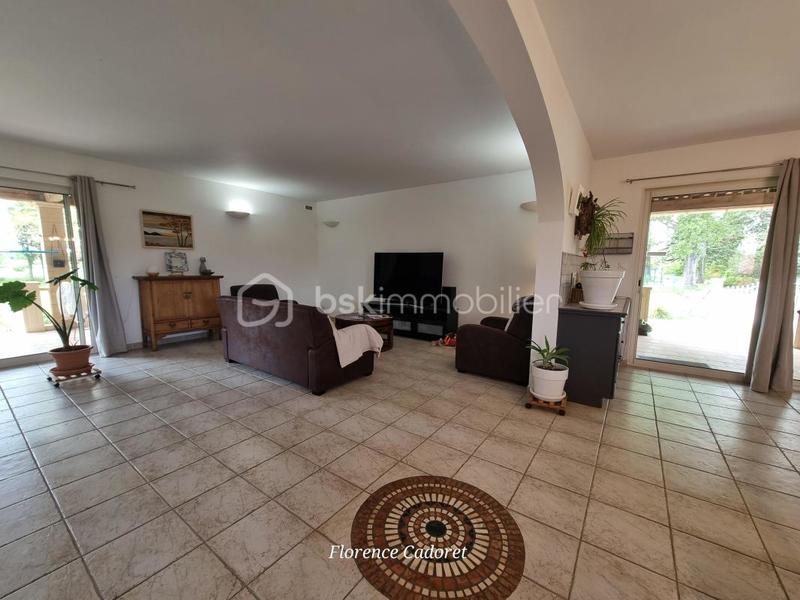 Villa - 239 m² - 8 pièces