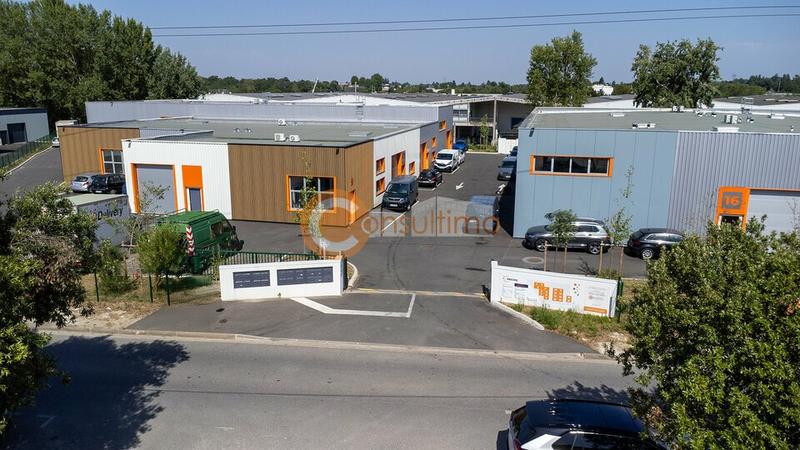 Local d'activité / Entrepôt - 258 m²