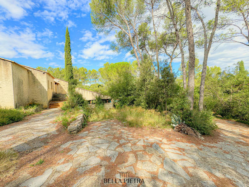 Maison - 450 m² - 5 pièces