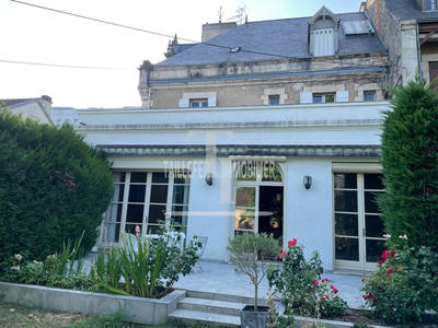 Maison - 253 m² - 5 pièces