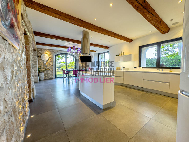 Maison - 468 m² - 7 pièces