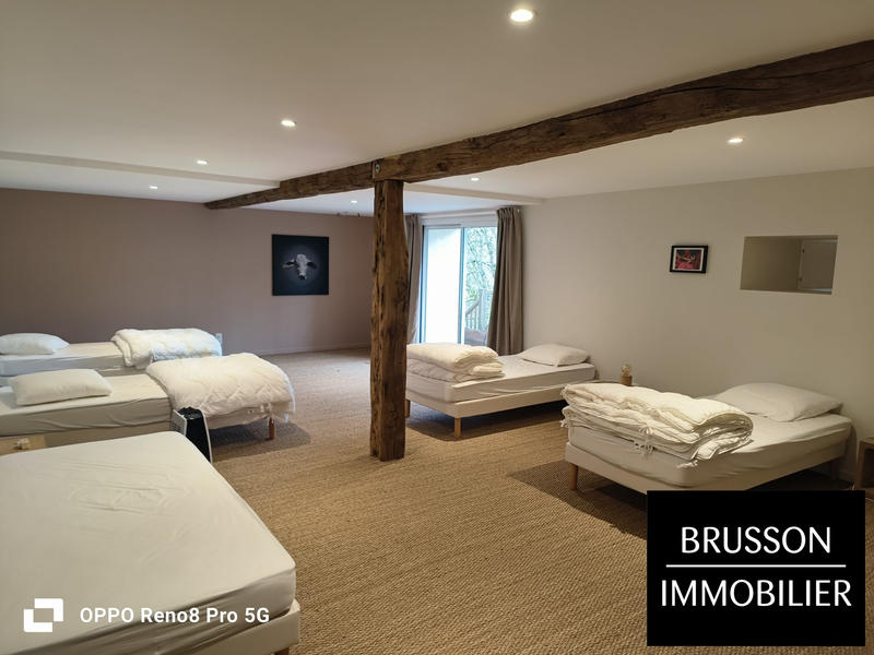 Maison - 440 m² - 8 pièces