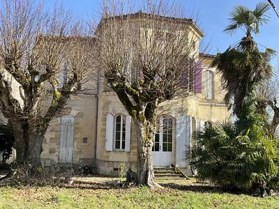 Maison - 210 m² - 6 pièces