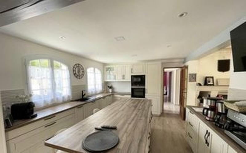 Propriété - 420 m² - 11 pièces