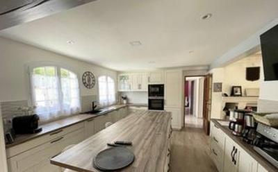 Propriété - 420 m² - 11 pièces