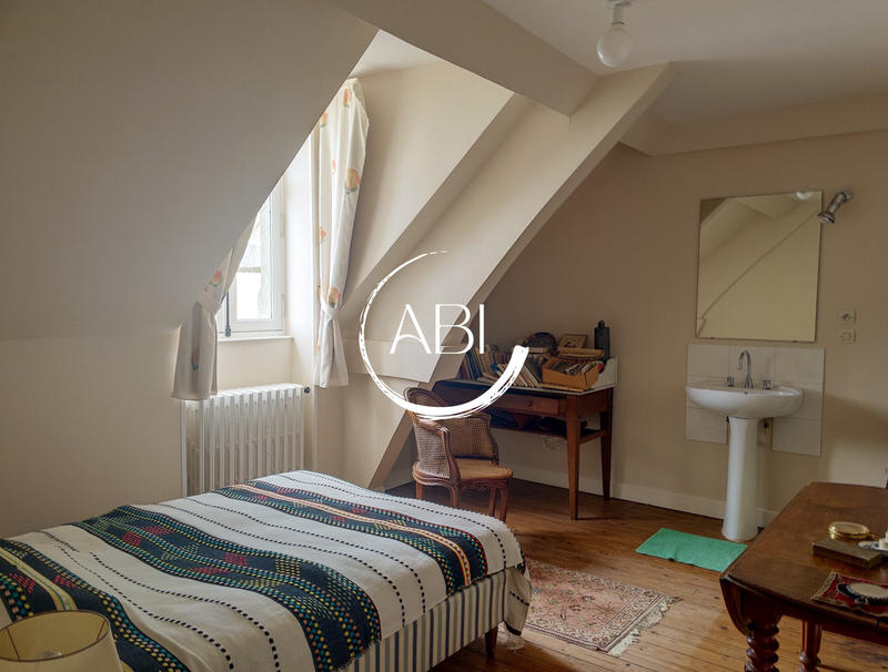 Maison - 220 m² - 9 pièces