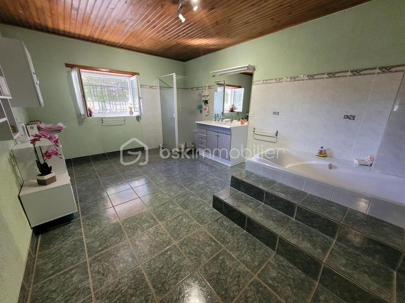 Propriété - 141 m² - 5 pièces