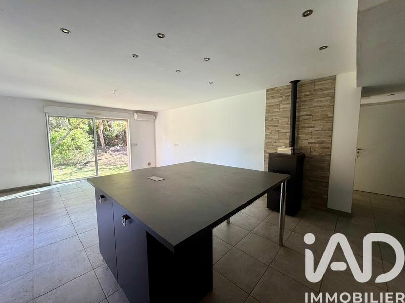 Maison - 230 m² - 8 pièces