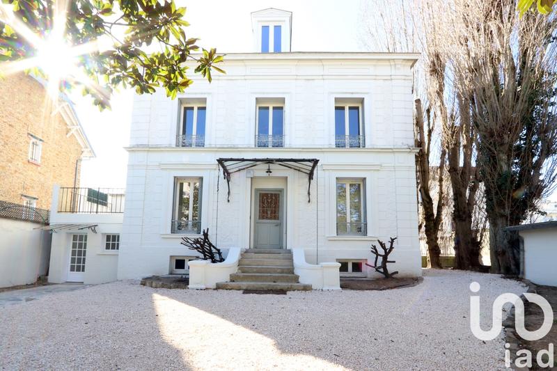 Maison - 235 m² - 8 pièces