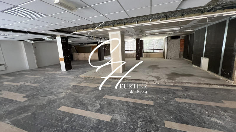 Local commercial - 317 m²