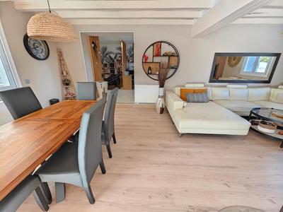 Maison - 265 m² - 12 pièces