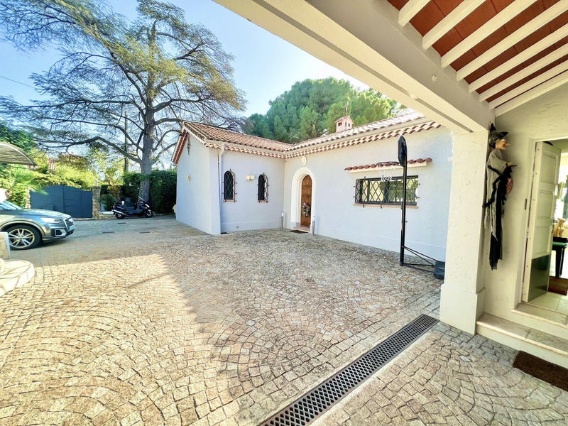 Villa - 404 m² - 6 pièces