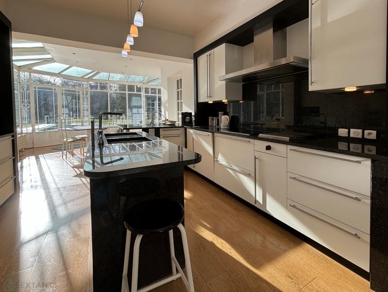 Propriété - 280 m² - 10 pièces