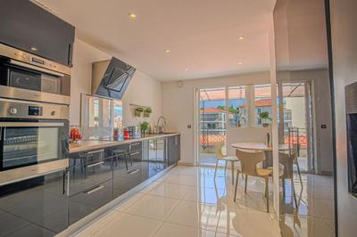 Penthouse - 93 m² - 3 pièces