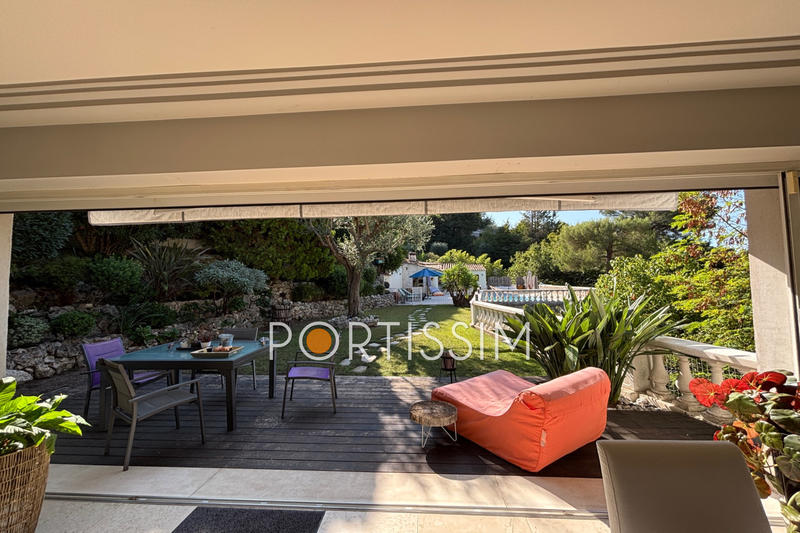 Maison - 275 m² - 8 pièces